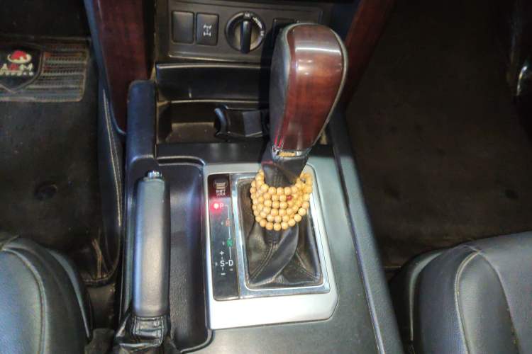 Used Toyota Prado 2016 3.5L Automatic TX-L Gear Lever