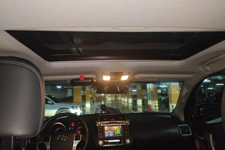 Used Toyota Prado 2016 3.5L Automatic TX-L Headliner