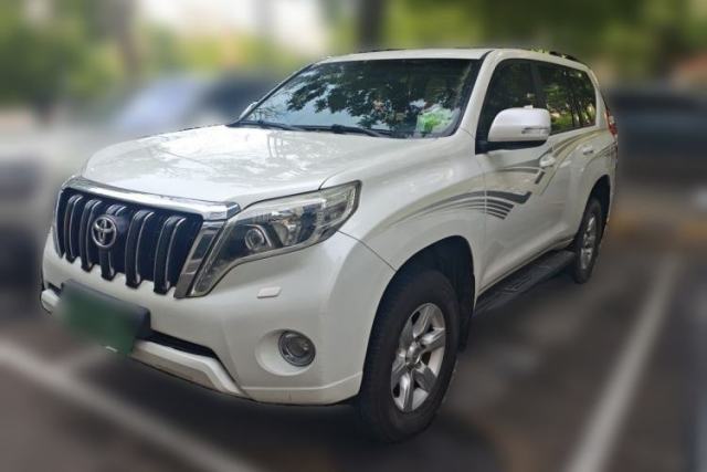 Used Toyota Prado 2016, 2.7-liter automatic, 7-seater, with a refrigerator