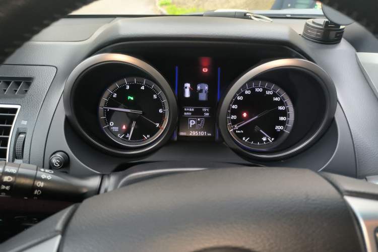 Used Toyota Prado 2016 3.5L Automatic TX-L Instrument Cluster