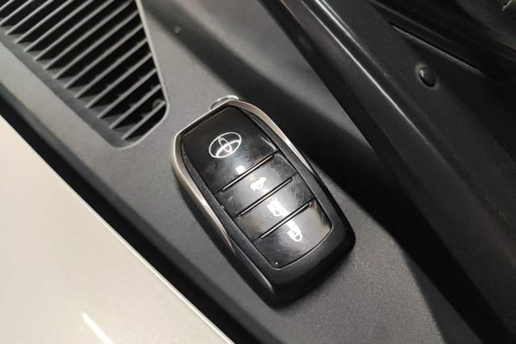 Used Toyota Prado 2016 2.7L Automatic Standard Edition Interior 1