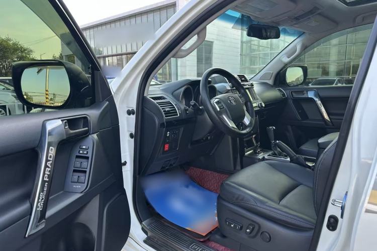 Used Toyota Prado 2016 2.7L Automatic Luxury Edition Interior 1
