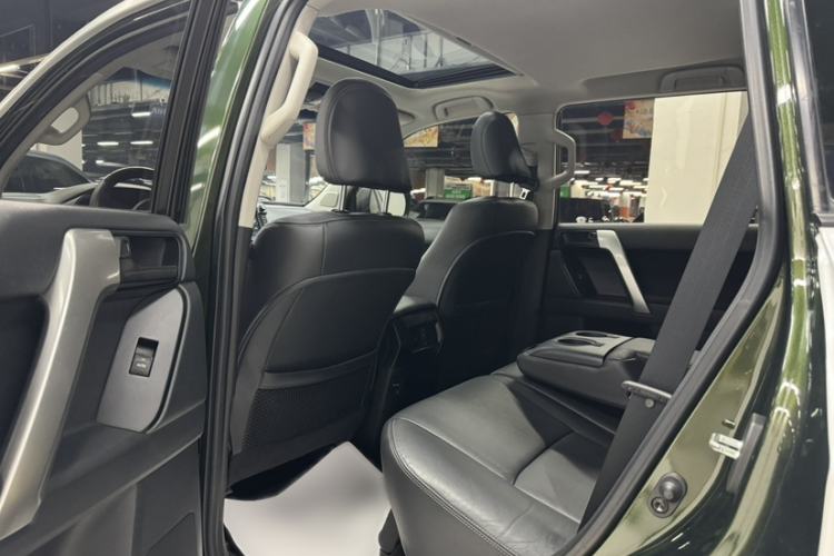 Used Toyota Prado 2016 2.7L Automatic Standard Edition Interior 10