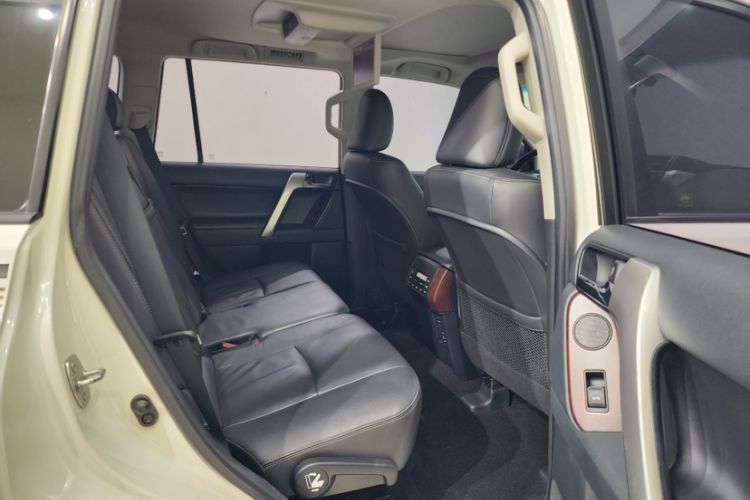 Used Toyota Prado 2016 3.5L Automatic VX NAVI Interior 10