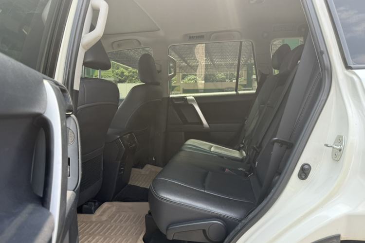 Used Toyota Prado 2016 2.7L Automatic Luxury Edition Interior 2