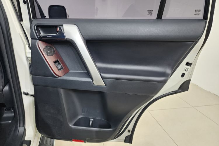 Used Toyota Prado 2016 3.5L Automatic VX NAVI Interior 2