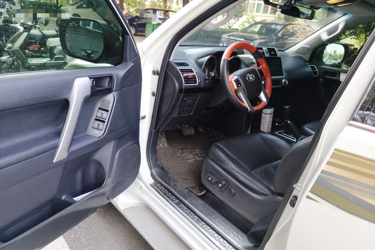 Used Toyota Prado 2016 2.7L Automatic Standard Edition Interior 3