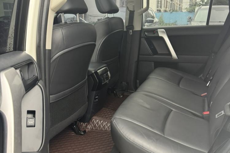 Used Toyota Prado 2016 2.7L Automatic Standard Edition Interior 3