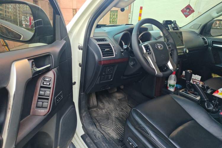 Used Toyota Prado 2016 3.5L Automatic VX NAVI Interior 3