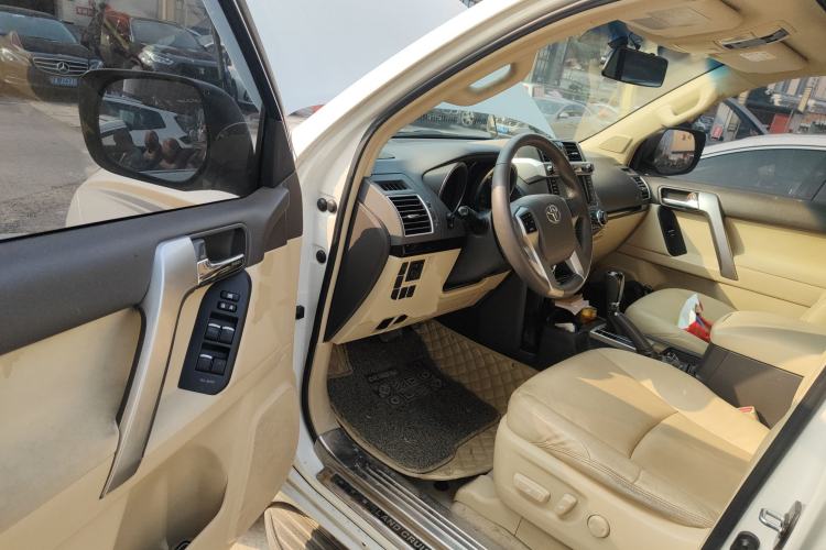 Used Toyota Prado 2016 2.7L Automatic Standard Edition Interior 3
