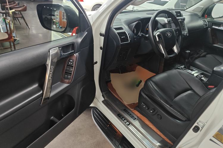 Used Toyota Prado 2016 3.5L Automatic TX-L Interior 3
