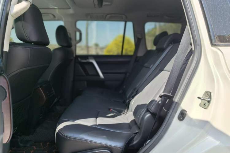 Used Toyota Prado 2016 3.5L Automatic TX-L NAVI Interior 3