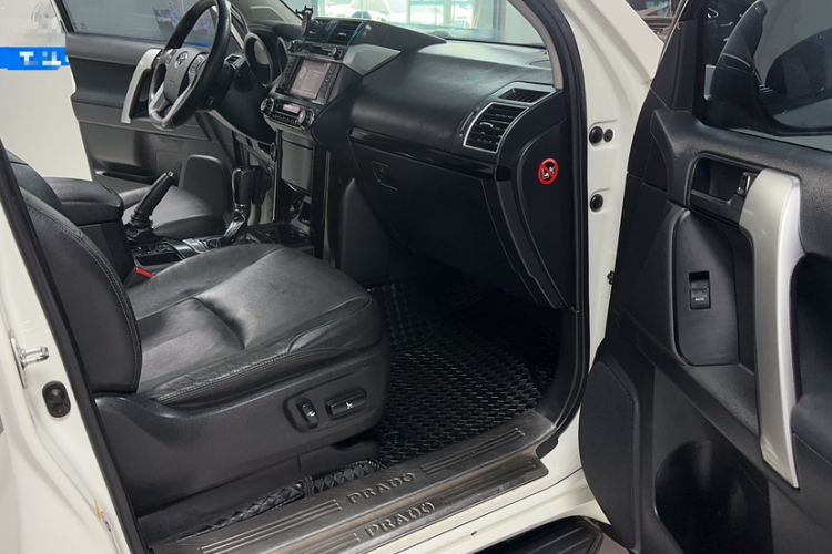 Used Toyota Prado 2016 2.7L Automatic Standard Edition Interior 3