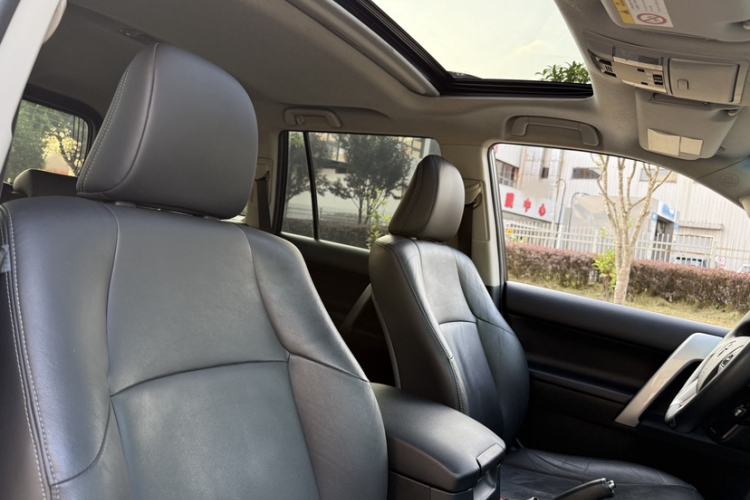 Used Toyota Prado 2016 3.5L Automatic TX-L Interior 4