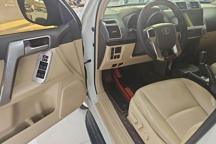 Used Toyota Prado 2016 2.7L Automatic Luxury Edition Interior 4
