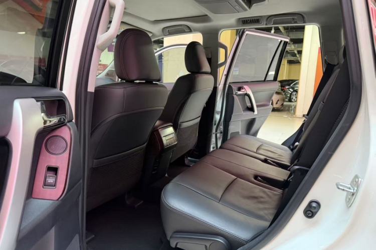 Used Toyota Prado 2016 3.5L Automatic TX-L NAVI Interior 4