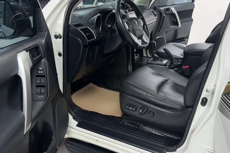 Used Toyota Prado 2016 2.7L Automatic Standard Edition Interior 4