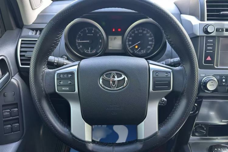 Used Toyota Prado 2016 2.7L Automatic Luxury Edition Interior 4