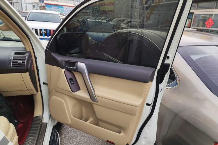 Used Toyota Prado 2016 3.5L Automatic TX-L Interior 5