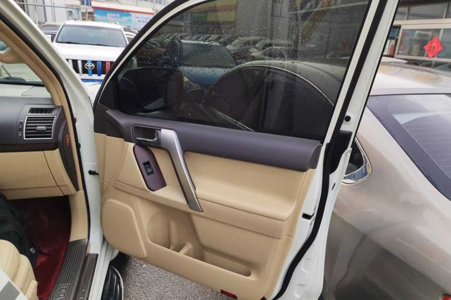 Used Toyota Prado 2016 3.5L Automatic TX-L Interior 5