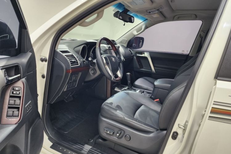 Used Toyota Prado 2016 3.5L Automatic VX NAVI Interior 5