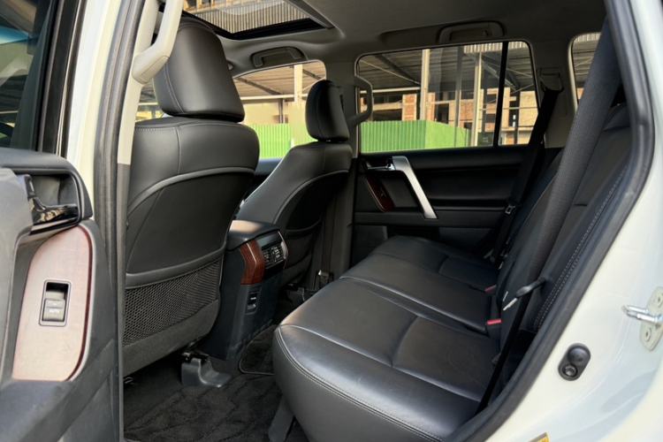 Used Toyota Prado 2016 3.5L Automatic TX-L Interior 6