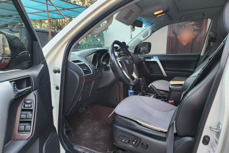 Used Toyota Prado 2016 3.5L Automatic TX-L Interior 7