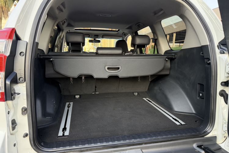 Used Toyota Prado 2016 3.5L Automatic TX-L Interior 7