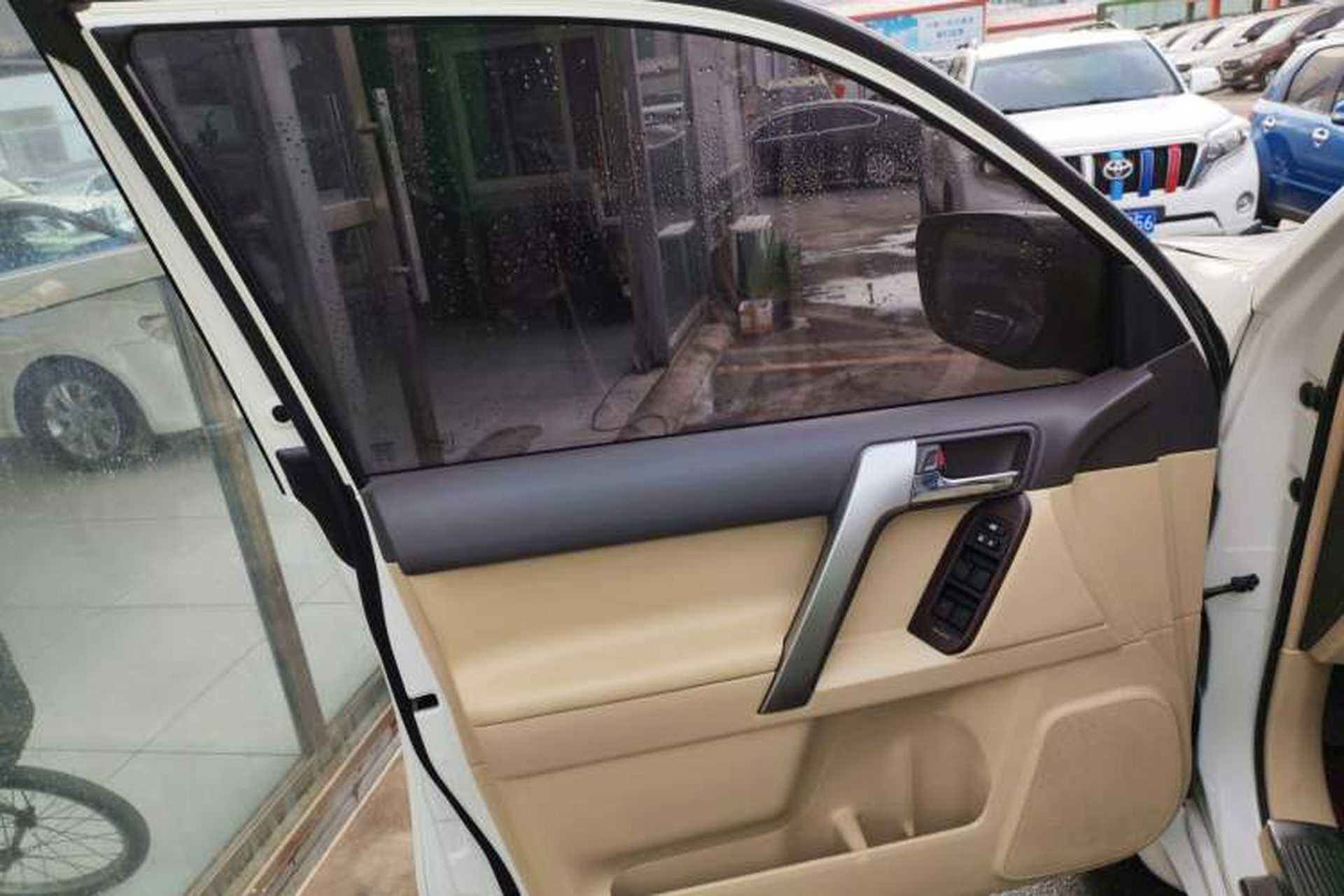 Used Toyota Prado 2016 3.5L Automatic TX-L Interior 7
