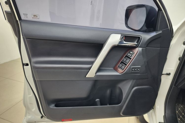Used Toyota Prado 2016 3.5L Automatic VX NAVI Interior 7