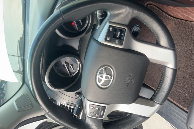 Used Toyota Prado 2016 3.5L Automatic TX-L Interior 9