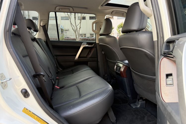 Used Toyota Prado 2016 3.5L Automatic TX-L Interior 9