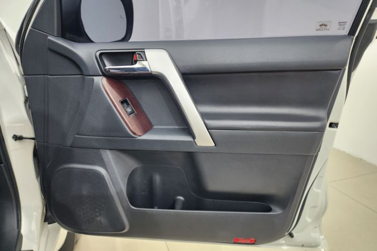 Used Toyota Prado 2016 3.5L Automatic VX NAVI Interior 9
