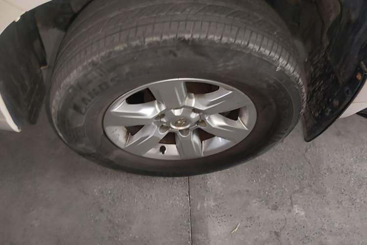 Used Toyota Prado 2016 2.7L Automatic Standard Edition Left Front Wheel Hub