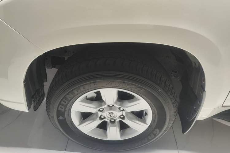 Used Toyota Prado 2016 2.7L Automatic Luxury Edition Left Front Wheel Hub