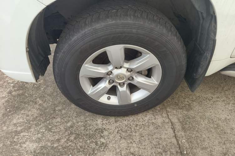 Used Toyota Prado 2016 3.5L Automatic TX-L Left Front Wheel Hub