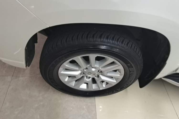 Used Toyota Prado 2016 3.5L Automatic VX NAVI Left Front Wheel Hub