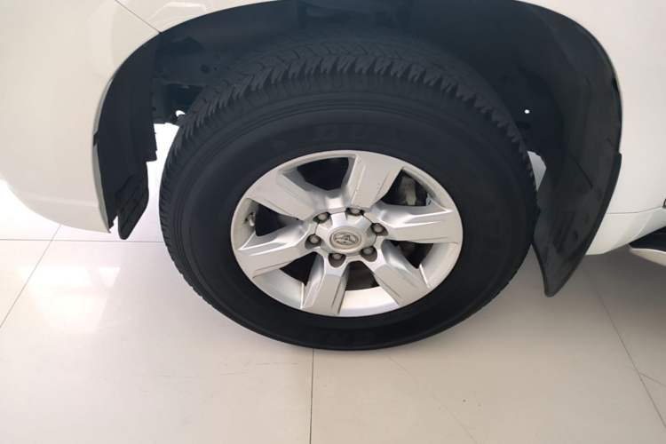 Used Toyota Prado 2016 2.7L Automatic Standard Edition Left Front Wheel Hub