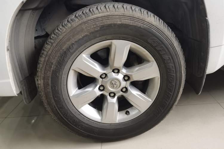 Used Toyota Prado 2016 2.7L Automatic Standard Edition Left Front Wheel Hub