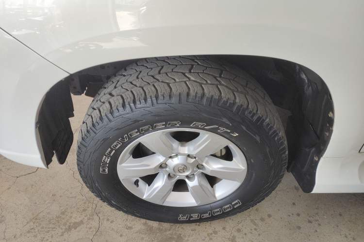 Used Toyota Prado 2016 2.7L Automatic Standard Edition Left Front Wheel Hub