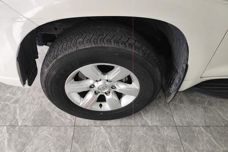 Used Toyota Prado 2016 2.7L Automatic Standard Edition Left Front Wheel Hub