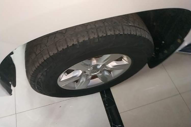 Used Toyota Prado 2016 2.7L Automatic Standard Edition Left Front Wheel Hub
