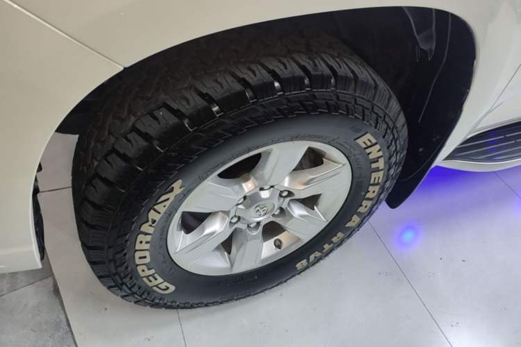 Used Toyota Prado 2016 3.5L Automatic TX-L Left Front Wheel Hub