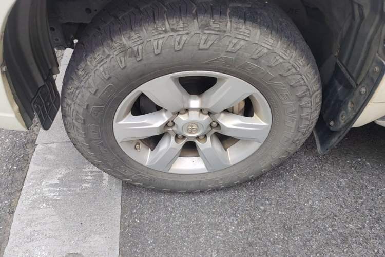 Used Toyota Prado 2016 3.5L Automatic TX-L Left Front Wheel Hub
