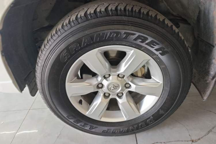 Used Toyota Prado 2016 2.7L Automatic Standard Edition Left Front Wheel Hub
