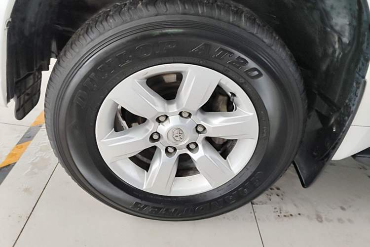 Used Toyota Prado 2016 2.7L Automatic Luxury Edition Left Front Wheel Hub