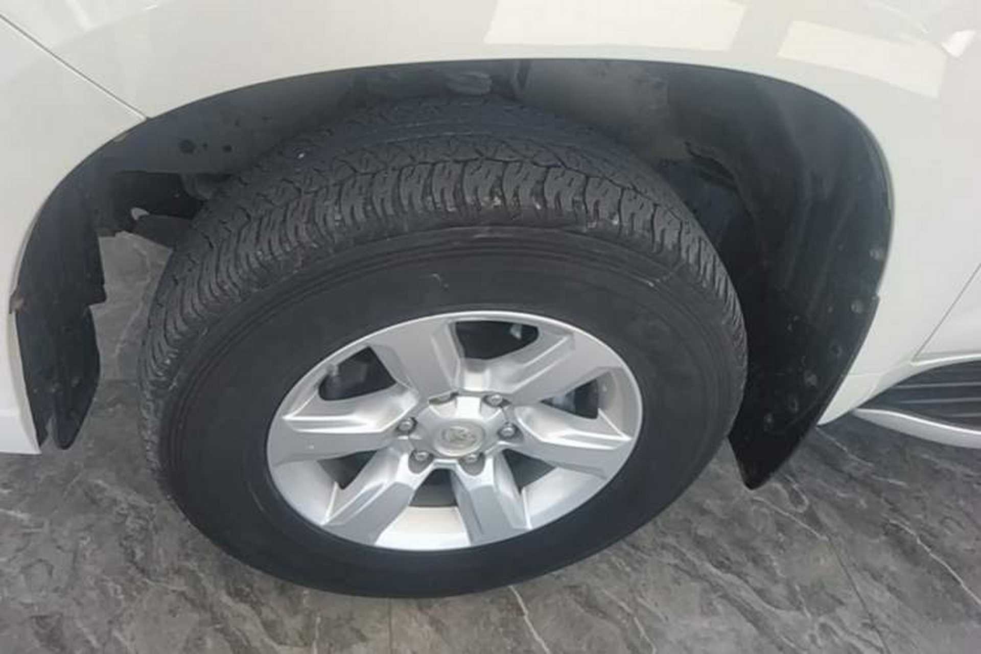 Used Toyota Prado 2016 3.5L Automatic TX-L NAVI Left Front Wheel Hub