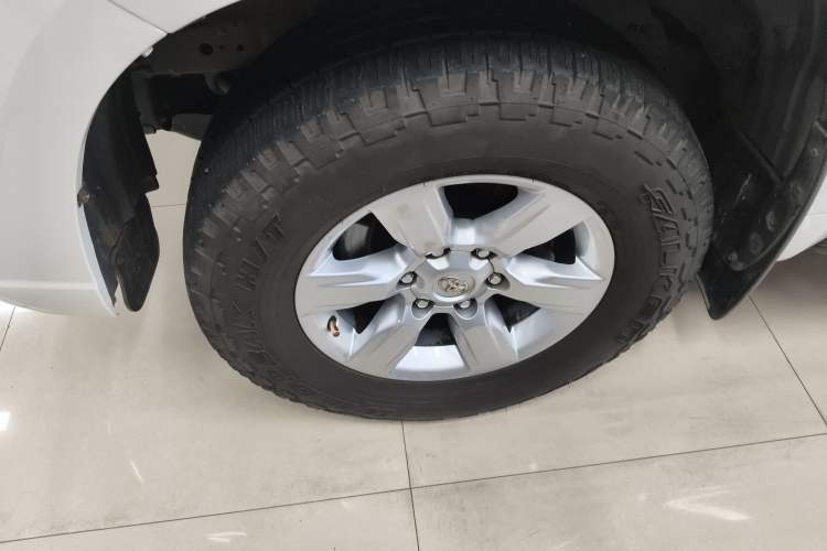Used Toyota Prado 2016 2.7L Automatic Standard Edition Left Front Wheel Hub