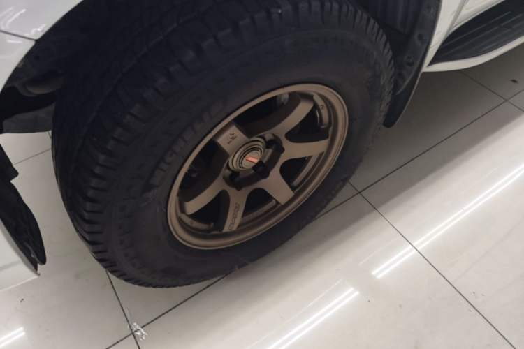 Used Toyota Prado 2016 3.5L Automatic TX-L Left Front Wheel Hub