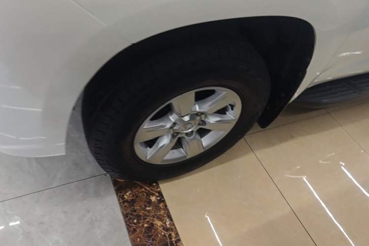 Used Toyota Prado 2016 2.7L Automatic Luxury Edition Left Front Wheel Hub